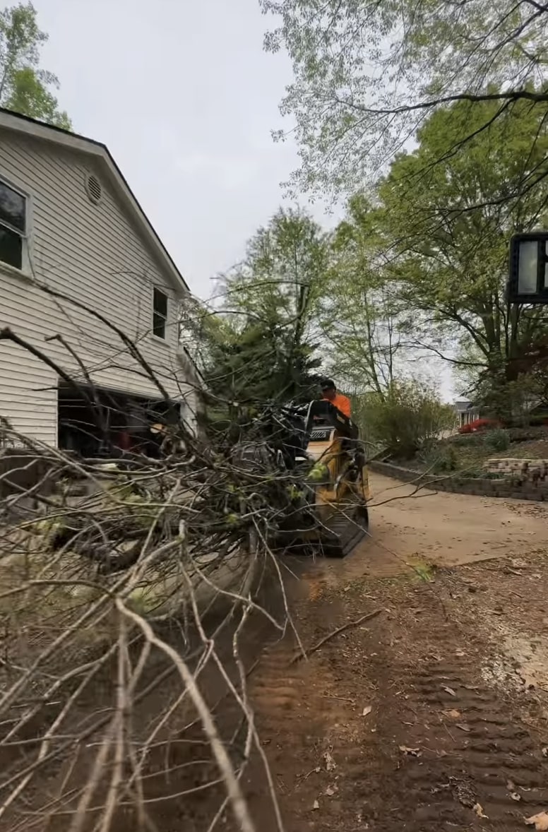 Storm Cleanup & Debris Removal in Waterloo, IA
